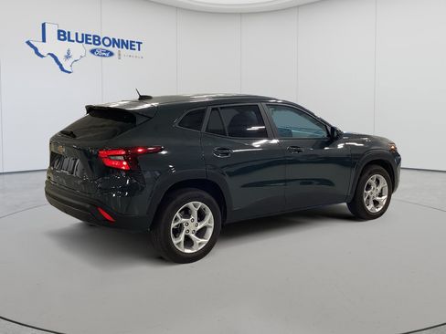 Used 2025 Chevrolet Trax LS w/ LS Convenience Package FWD image 5