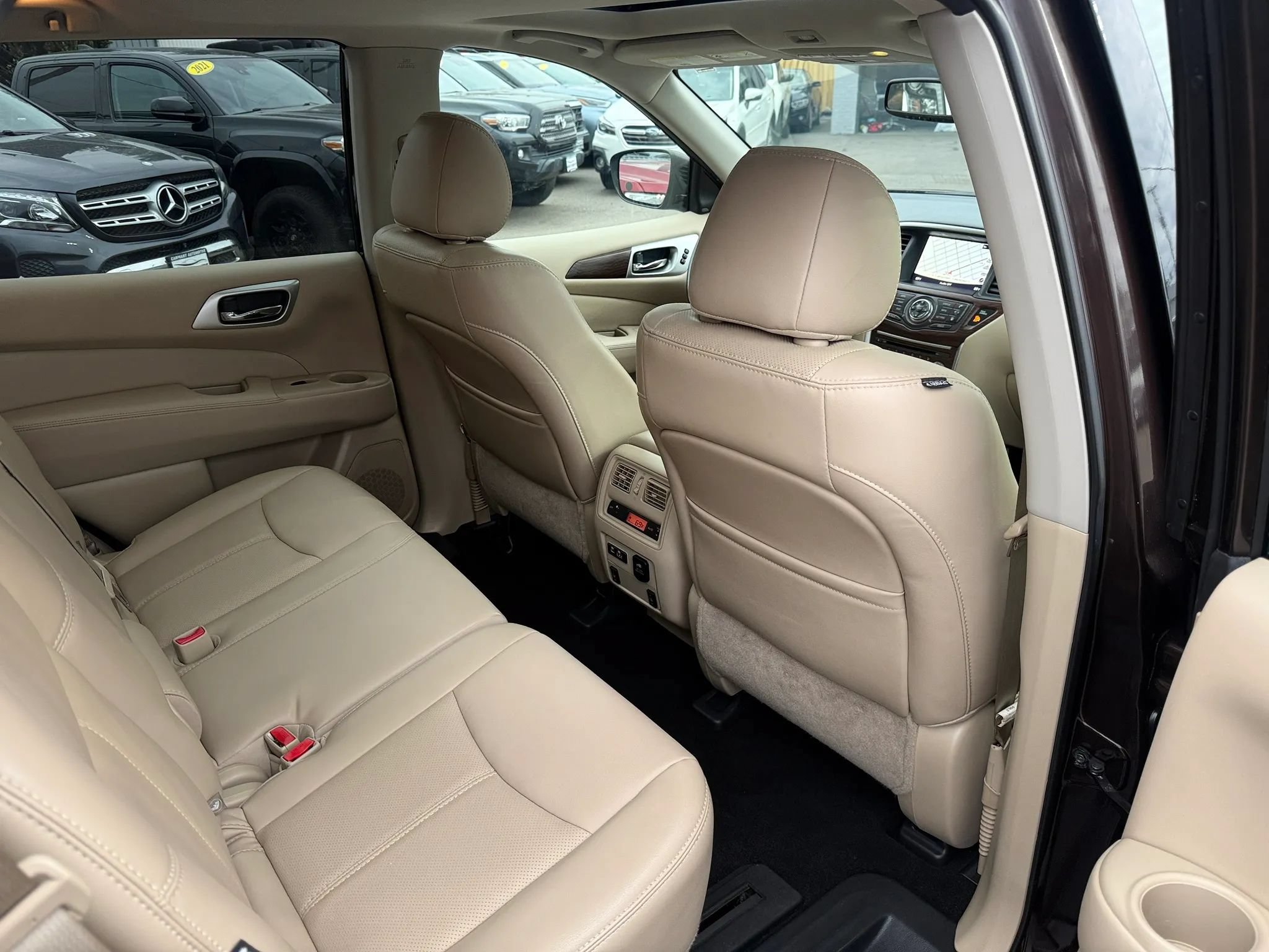 Used 2020 Nissan Pathfinder Platinum AWD/4WD image 19