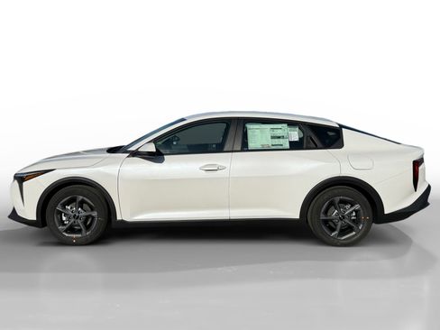 New 2025 Kia K4 LXS image 2