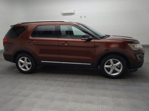 Used 2016 Ford Explorer XLT FWD image 11