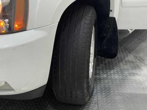 Used 2011 Chevrolet Avalanche LT w/ Suspension Package, Off-Road AWD/4WD image 32