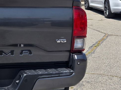 Used 2019 Toyota Tacoma TRD Off-Road w/ Technology Package AWD/4WD image 8
