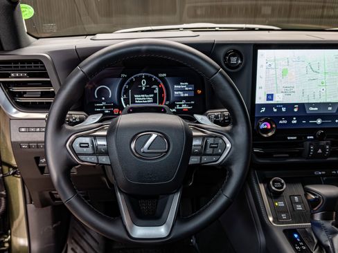 Used 2026 Lexus GX 550 Luxury+ w/ Accessory Package (2T) image 16