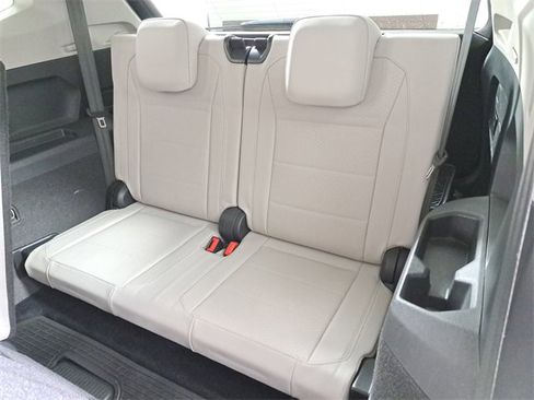 Used 2021 Volkswagen Tiguan SE w/ Panoramic Sunroof Package image 14