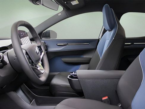 New 2026 Volvo EX30 Cross Country Ultra image 16