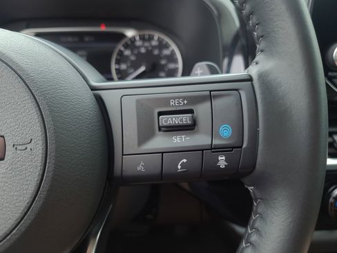 Certified 2025 Nissan Pathfinder SV image 27