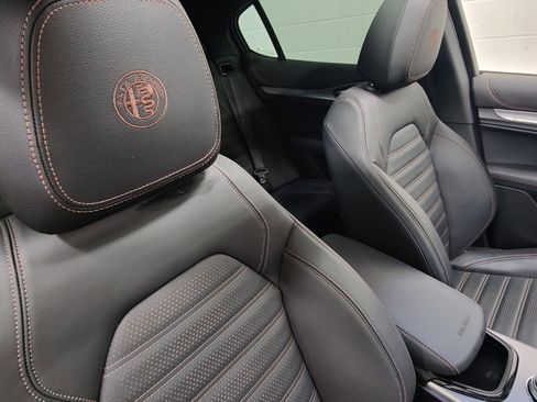 Used 2025 Alfa Romeo Stelvio Sprint AWD/4WD image 6
