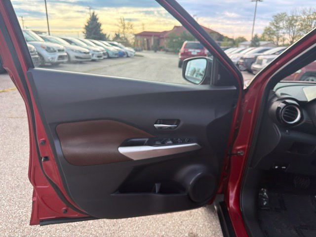 Used 2018 Nissan Kicks SR w/ Exterior Package FWD image 15