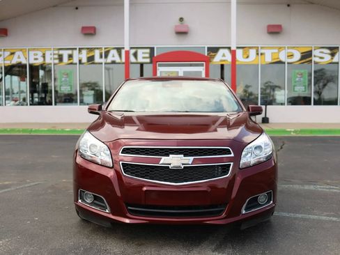 Used 2015 Chevrolet Malibu LT w/ Leather Package FWD image 2