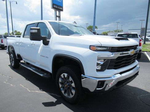 Used 2025 Chevrolet Silverado 2500 LT w/ All Star Edition AWD/4WD image 3