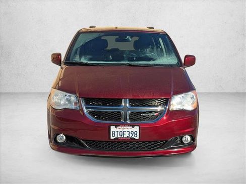 Used 2019 Dodge Grand Caravan SXT image 2