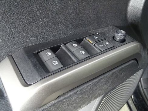 Used 2021 Toyota Tacoma SR5 RWD image 17