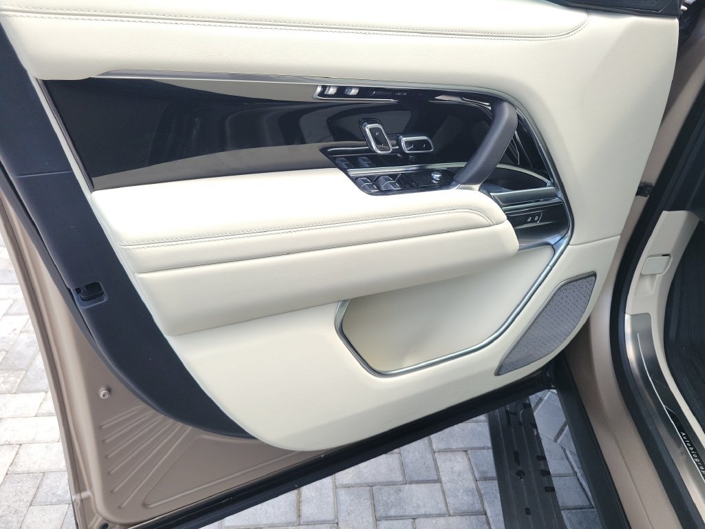 New 2026 Land Rover Range Rover Autobiography AWD/4WD image 23