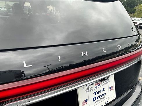 Certified 2023 Lincoln Aviator Reserve w/ Equipment Group 201A image 8