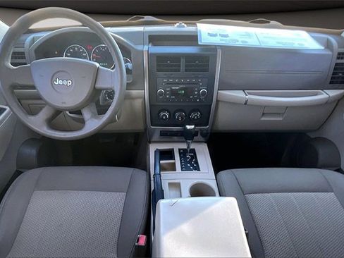 Used 2010 Jeep Liberty Sport image 14