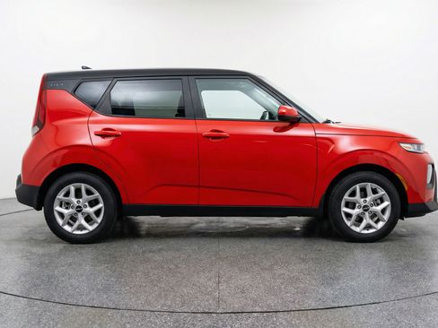 Used 2025 Kia Soul LX w/ LX Technology Package image 11