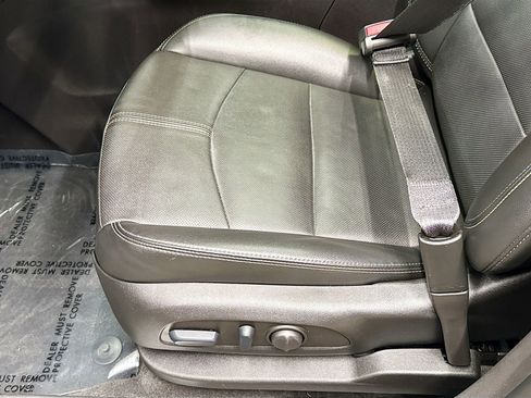 Used 2023 Chevrolet Equinox Premier AWD/4WD image 23
