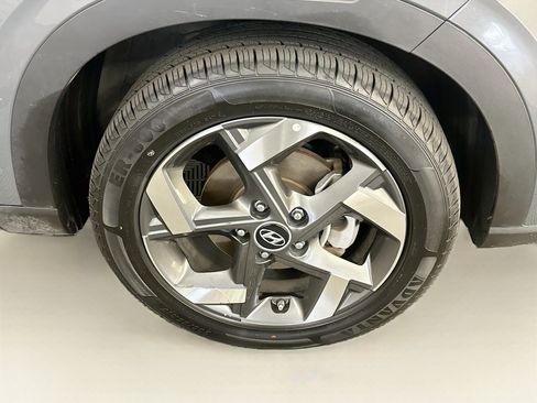 Used 2025 Hyundai Venue SEL FWD image 11