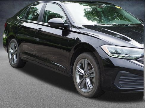 Used 2024 Volkswagen Jetta SE FWD image 13