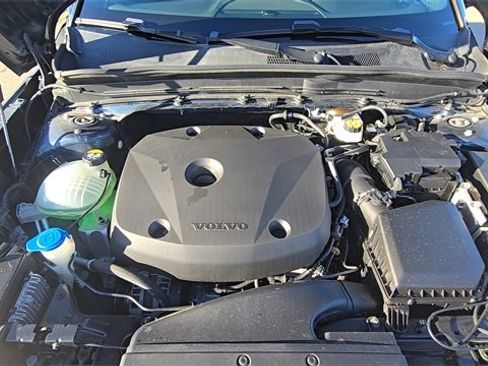 Used 2022 Volvo XC40 T5 R-Design w/ Climate Package image 34