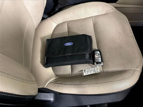 Used 2020 Ford Escape Titanium w/ Titanium Premium Package 2.0 AWD/4WD image 34