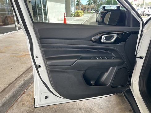 Used 2023 Jeep Compass Altitude image 36