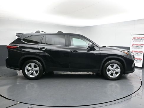 Used 2023 Toyota Highlander L image 9