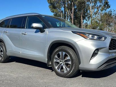 Used 2020 Toyota Highlander XLE