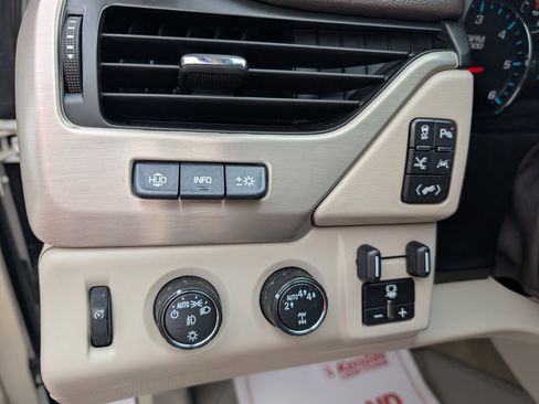 Used 2018 GMC Yukon Denali w/ Denali Ultimate Package image 15