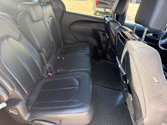 Used 2019 Chrysler Pacifica Touring-L Plus w/ Advanced Safetytec Group FWD image 15