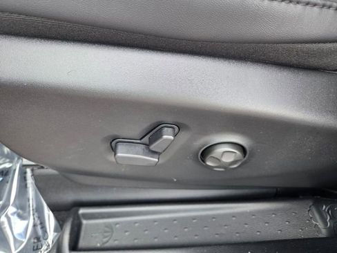 New 2026 Chrysler Pacifica Select image 4