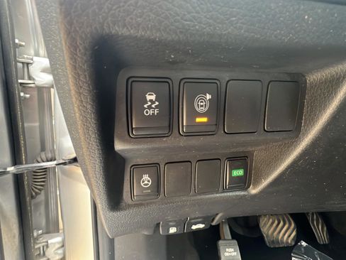 Used 2017 Nissan Rogue Sport SV w/ SV Premium Package image 18