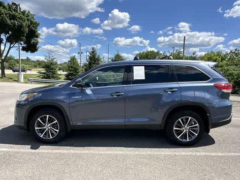 Used 2019 Toyota Highlander XLE AWD/4WD image 2