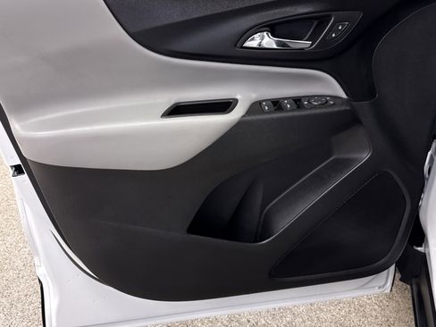 Used 2024 Chevrolet Equinox LS w/ LS Convenience Package image 3