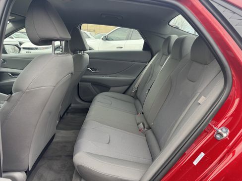 Used 2025 Hyundai Elantra SE image 10