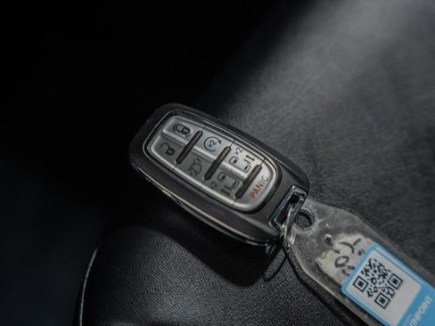 Used 2025 Chrysler Pacifica Select FWD image 46