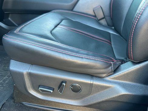 Used 2024 Ford Expedition Limited image 13