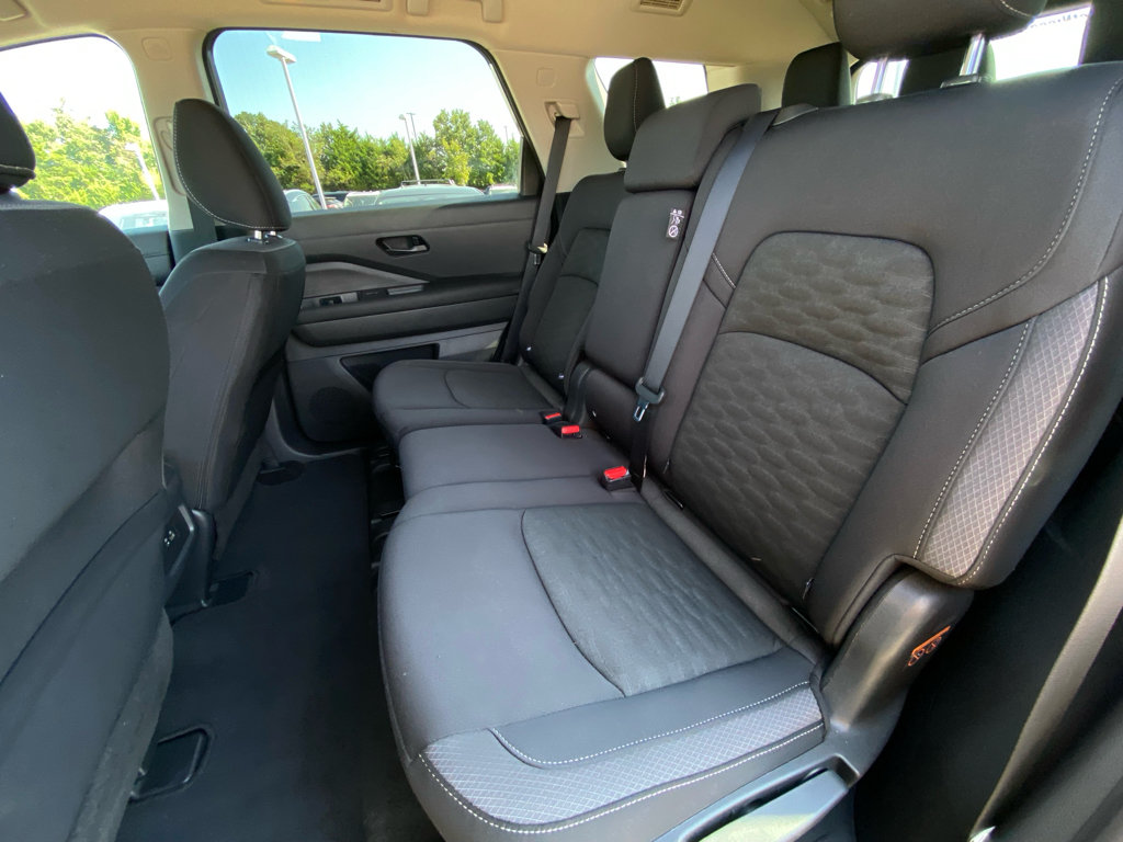 Used 2024 Nissan Pathfinder SV AWD/4WD image 11