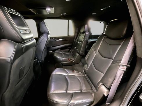 Used 2017 Cadillac Escalade Platinum AWD/4WD image 23