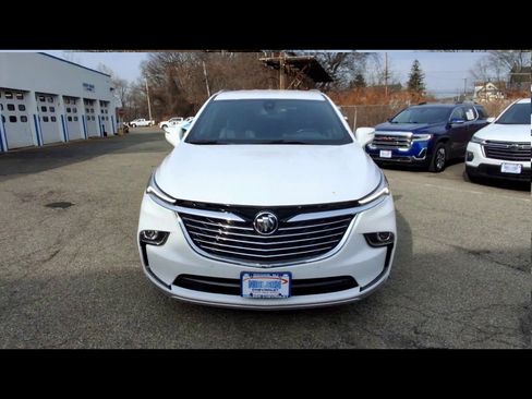 Certified 2024 Buick Enclave Essence image 3