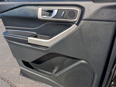 Used 2022 Ford Explorer XLT w/ Equipment Group 202A image 19