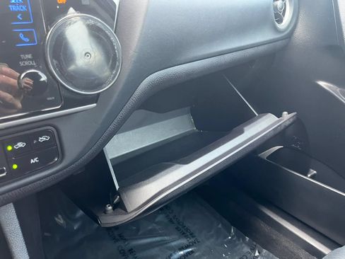 Used 2017 Toyota Corolla LE FWD image 24