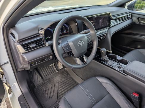 Used 2025 Toyota Camry XSE FWD image 14
