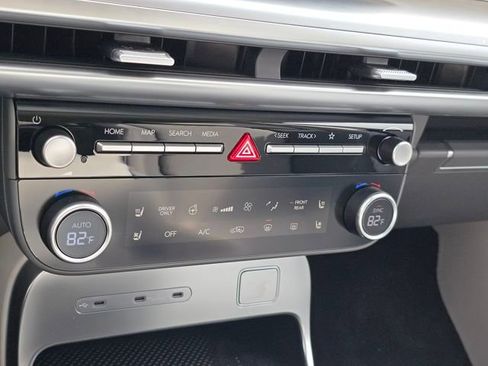 New 2026 Hyundai Ioniq 9 SEL image 8