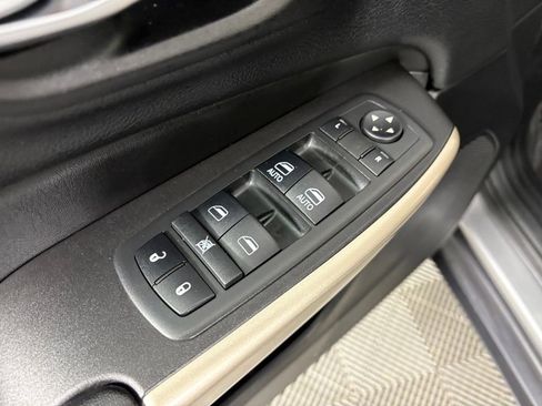 Used 2018 Jeep Cherokee Limited w/ Luxury Group image 13