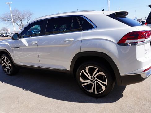 Used 2023 Volkswagen Atlas Cross Sport SEL image 4