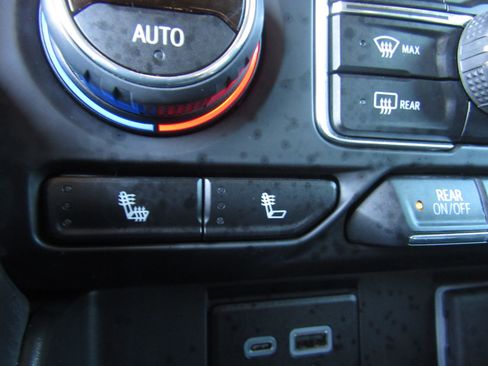 Used 2024 Chevrolet Suburban RST w/ Sport Performance Package image 25