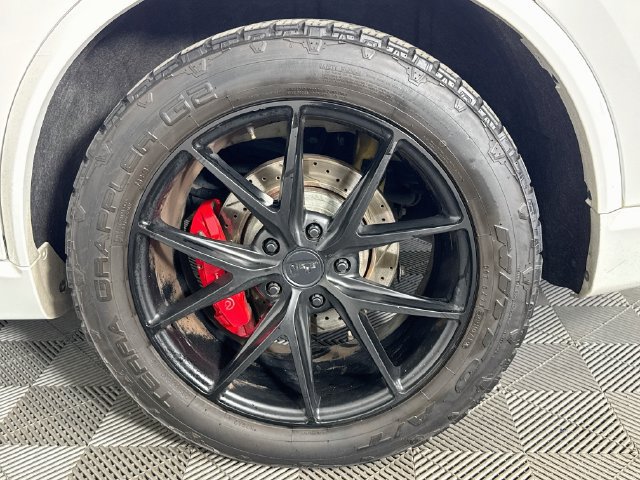 Used 2018 Dodge Durango SRT w/ Technology Group AWD/4WD image 32