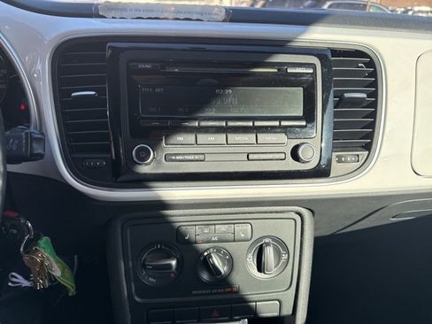 Used 2013 Volkswagen Beetle 2.5 image 10