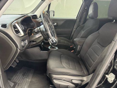 Used 2020 Jeep Renegade Latitude FWD image 25